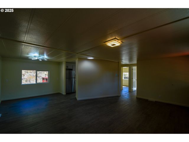 2193 CANYONVILLE RIDDLE Rd, Riddle, OR 97469