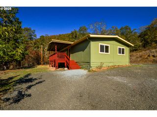 2193 CANYONVILLE RIDDLE Rd, Riddle, OR 97469
