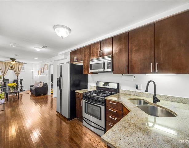 3335 W BYRON Street G, Chicago, IL 60618