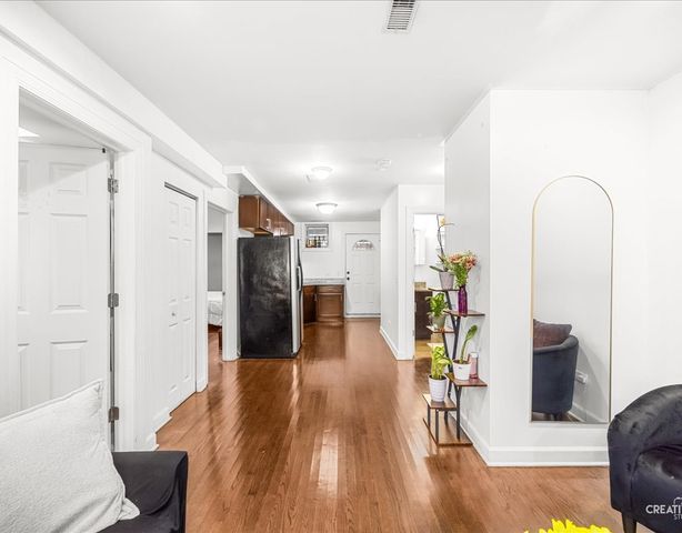 3335 W BYRON Street G, Chicago, IL 60618