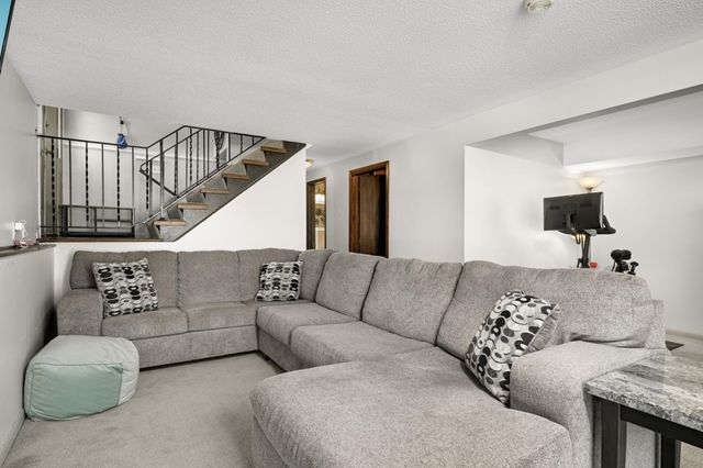 6904 Ives Lane N, Maple Grove, MN 55369