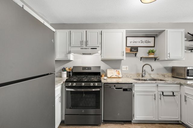 6904 Ives Lane N, Maple Grove, MN 55369