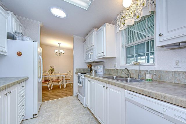 3337 DAWNS DELL, Zephyrhills, FL 33541