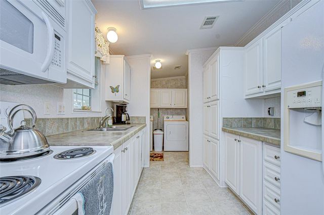 3337 DAWNS DELL, Zephyrhills, FL 33541