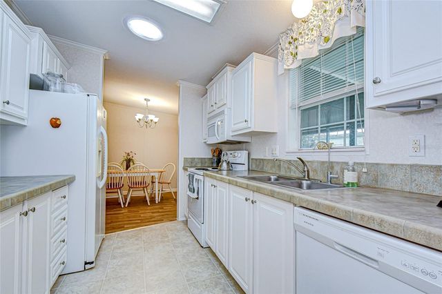 3337 DAWNS DELL, Zephyrhills, FL 33541