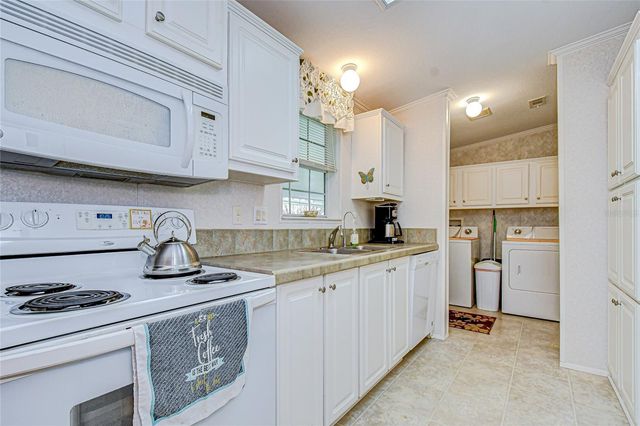 3337 DAWNS DELL, Zephyrhills, FL 33541