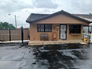 8889 NW 115th St, Hialeah Gardens, FL 33018