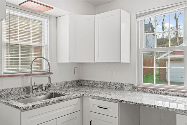 105 Saniel Dr, West Mifflin, PA 15122