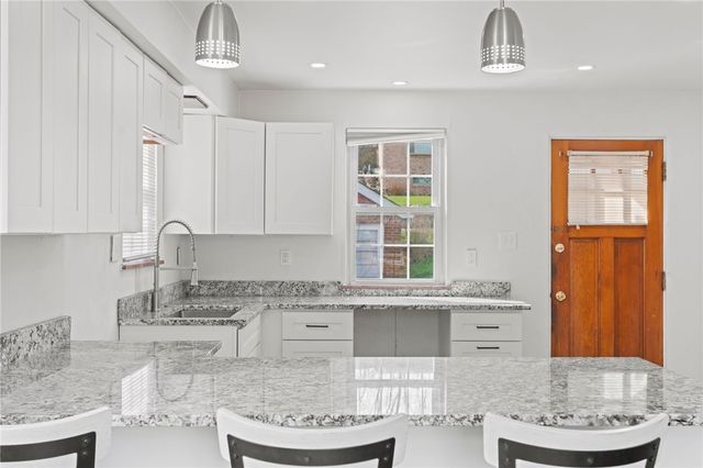 105 Saniel Dr, West Mifflin, PA 15122