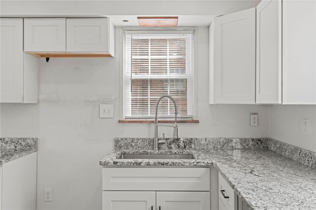 105 Saniel Dr, West Mifflin, PA 15122