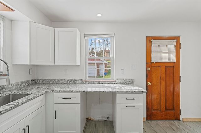 105 Saniel Dr, West Mifflin, PA 15122