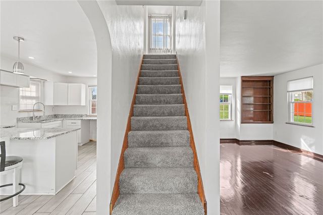 105 Saniel Dr, West Mifflin, PA 15122