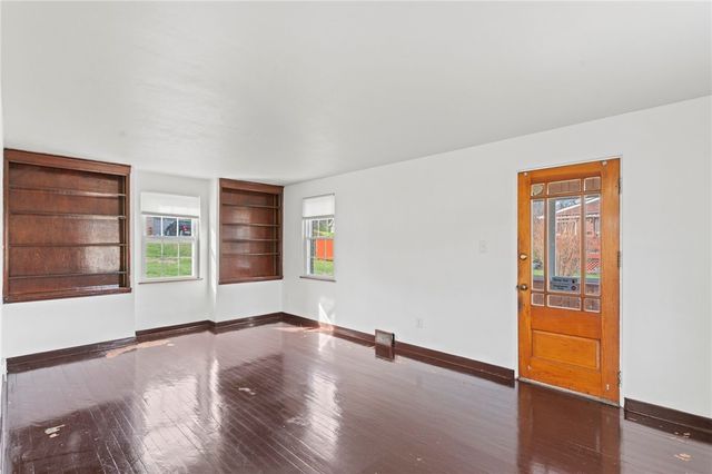 105 Saniel Dr, West Mifflin, PA 15122