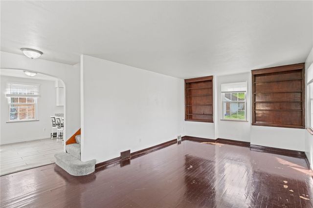 105 Saniel Dr, West Mifflin, PA 15122