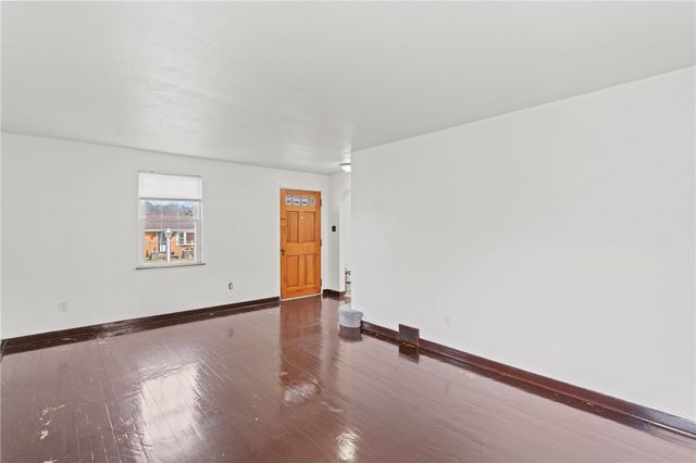 105 Saniel Dr, West Mifflin, PA 15122