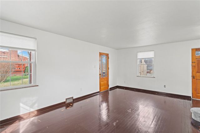 105 Saniel Dr, West Mifflin, PA 15122