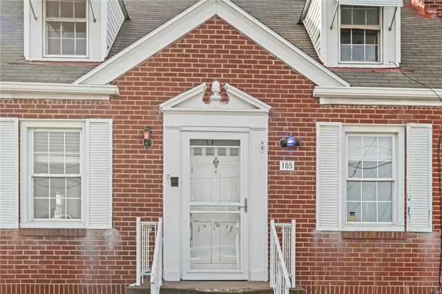 105 Saniel Dr, West Mifflin, PA 15122