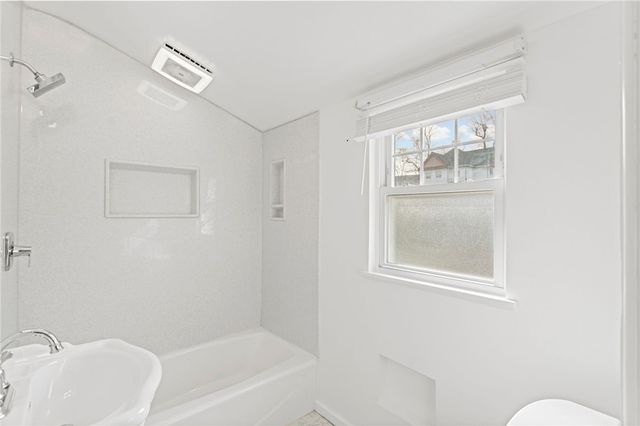 105 Saniel Dr, West Mifflin, PA 15122