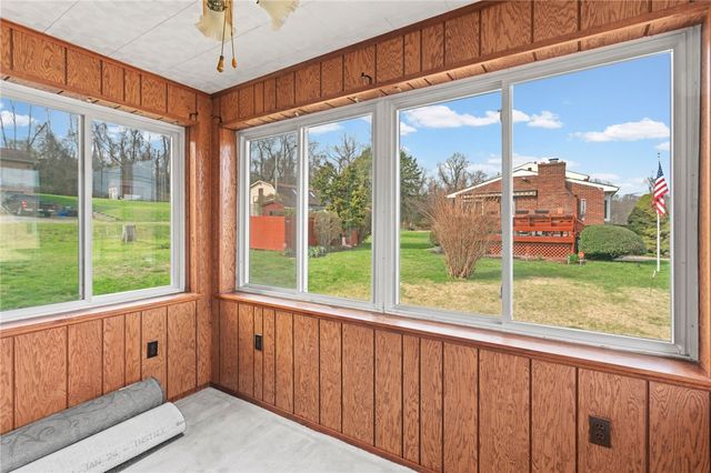 105 Saniel Dr, West Mifflin, PA 15122