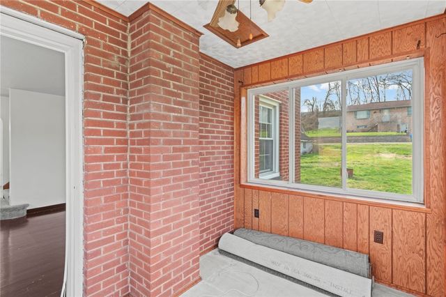 105 Saniel Dr, West Mifflin, PA 15122