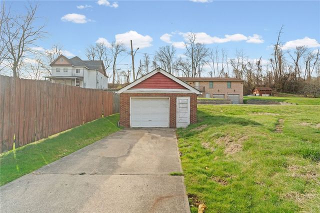 105 Saniel Dr, West Mifflin, PA 15122