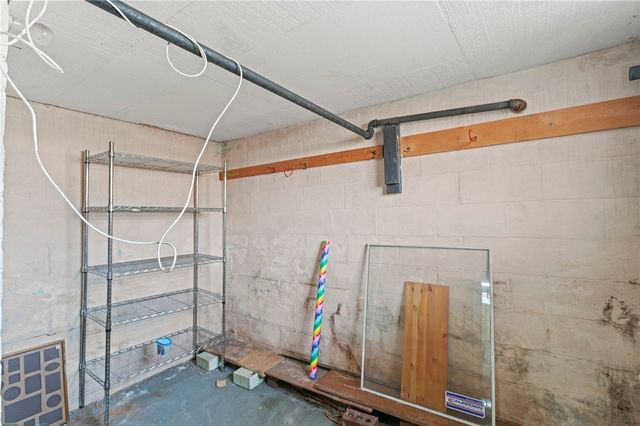 105 Saniel Dr, West Mifflin, PA 15122