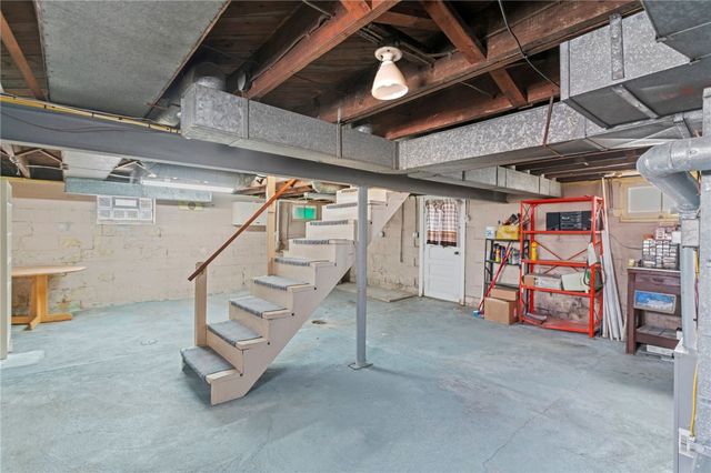 105 Saniel Dr, West Mifflin, PA 15122