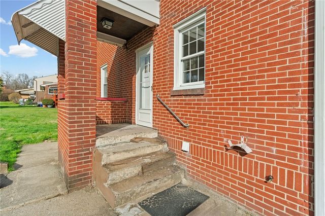 105 Saniel Dr, West Mifflin, PA 15122