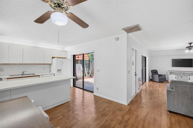 719 NW 98th Cir, Plantation, FL 33324