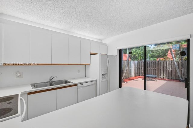 719 NW 98th Cir, Plantation, FL 33324