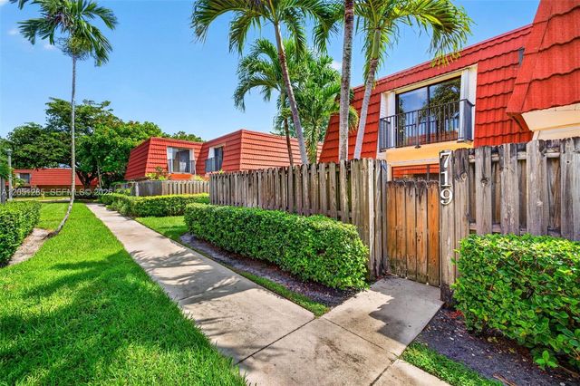 719 NW 98th Cir, Plantation, FL 33324