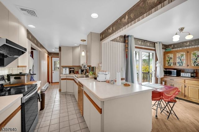 699 E Shore Rd, West Milford Twp., NJ 07421