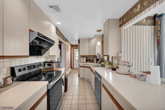 699 E Shore Rd, West Milford Twp., NJ 07421