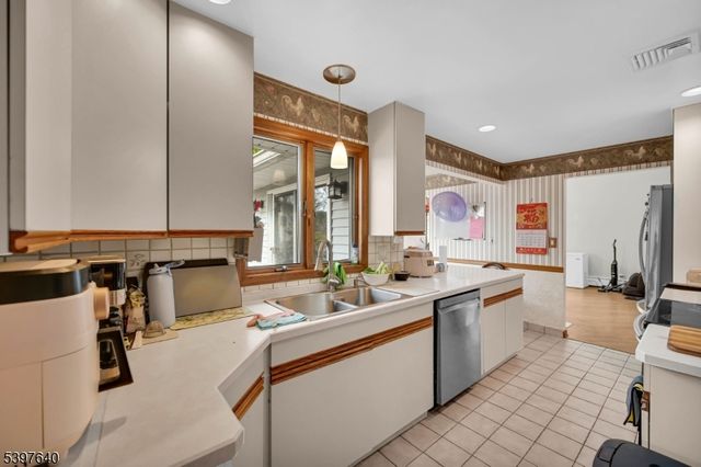 699 E Shore Rd, West Milford Twp., NJ 07421