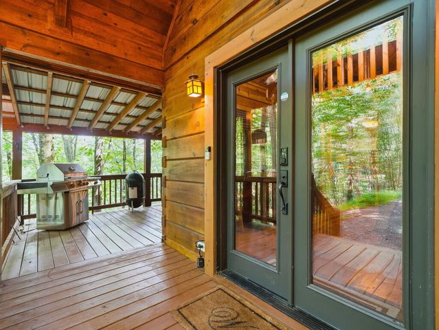 329 Laurel Ridge Drive, Blue Ridge, GA 30513