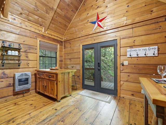 329 Laurel Ridge Drive, Blue Ridge, GA 30513