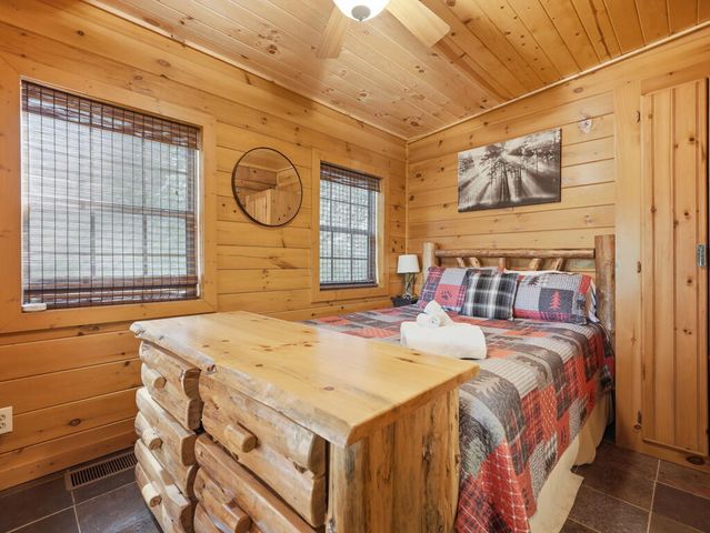 329 Laurel Ridge Drive, Blue Ridge, GA 30513