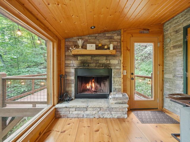 329 Laurel Ridge Drive, Blue Ridge, GA 30513