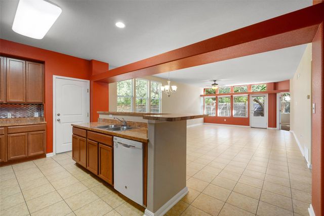 2046 Ridge View DR, San Marcos, TX 78666