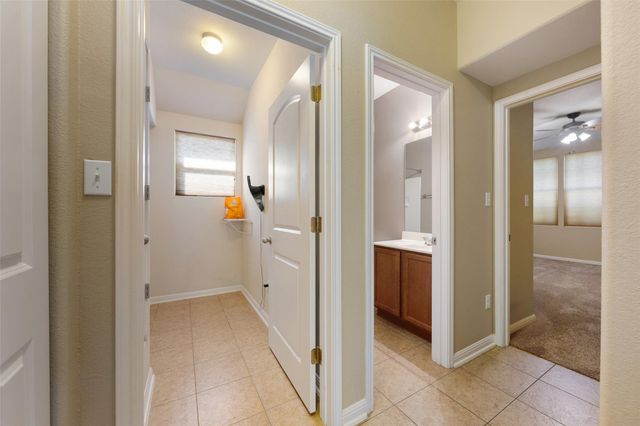 2046 Ridge View DR, San Marcos, TX 78666
