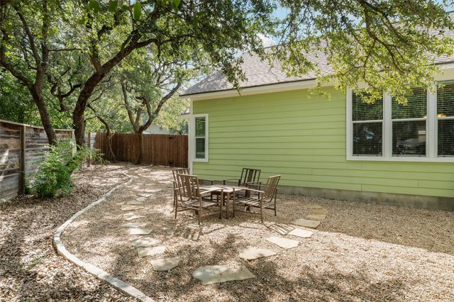 2046 Ridge View DR, San Marcos, TX 78666