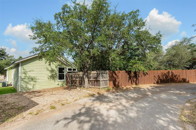 2046 Ridge View DR, San Marcos, TX 78666
