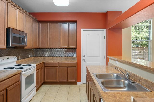 2046 Ridge View DR, San Marcos, TX 78666