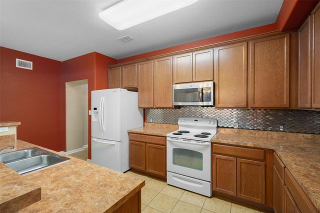 2046 Ridge View DR, San Marcos, TX 78666