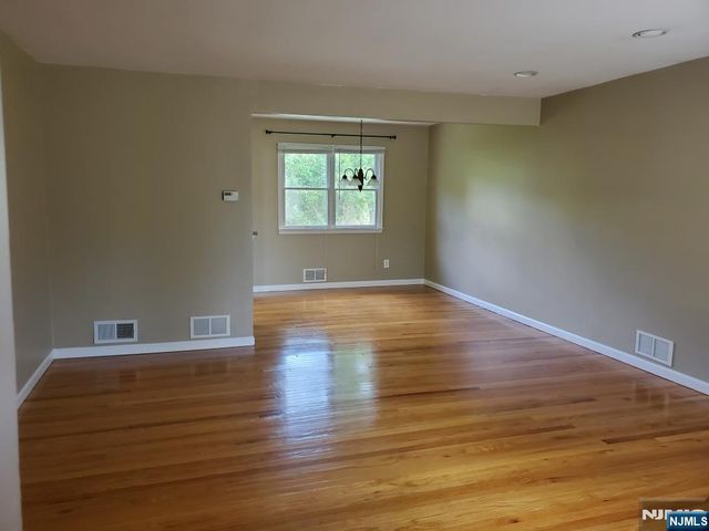 132 Chadwick Place, Glen Rock, NJ 07452