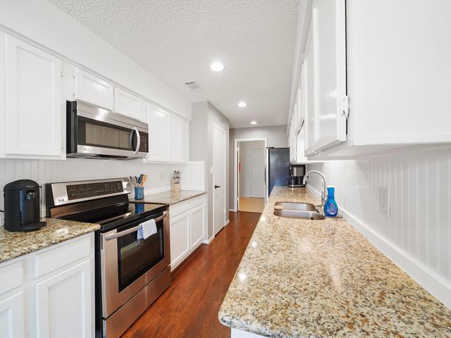 2239 Highland Hills Drive, Sugar Land, TX 77478