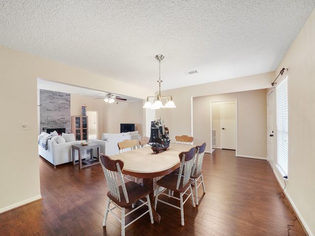 2239 Highland Hills Drive, Sugar Land, TX 77478