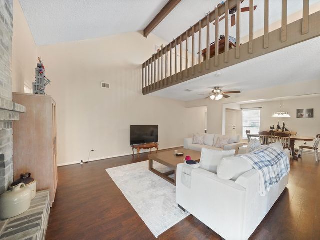 2239 Highland Hills Drive, Sugar Land, TX 77478