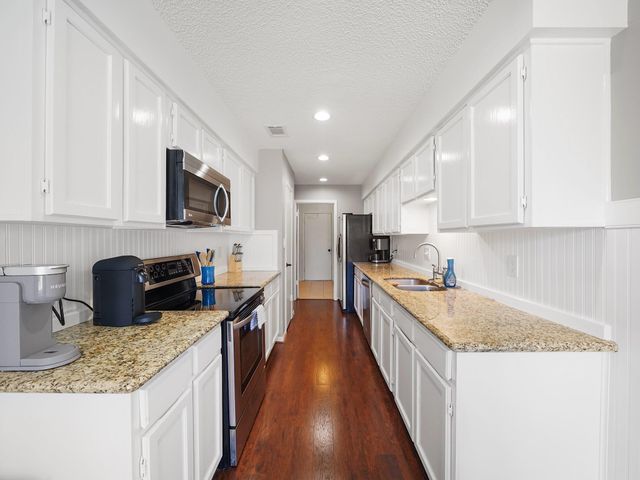 2239 Highland Hills Drive, Sugar Land, TX 77478