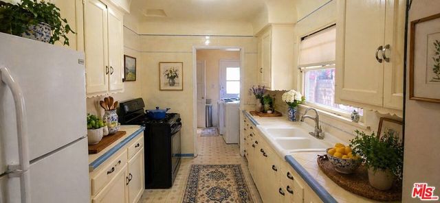 1013 S Curson Avenue, Los Angeles, CA 90019